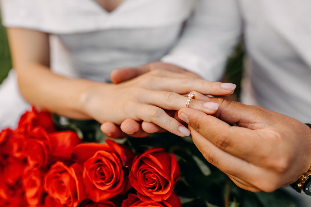 Anello di fidanzamento: come sceglierlo e cosa regalare