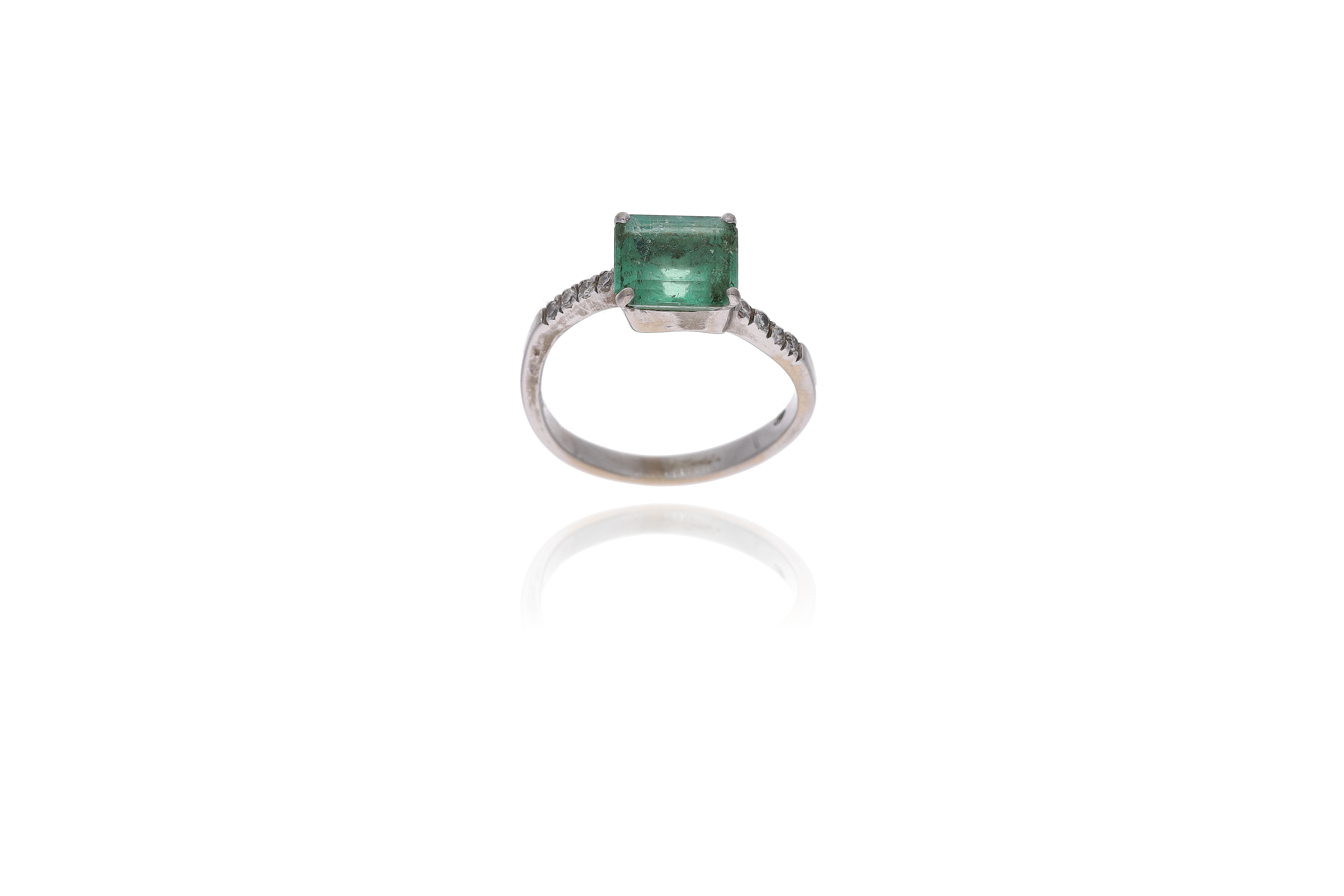 Anello con smeraldo e diamanti - Asta Preziosi