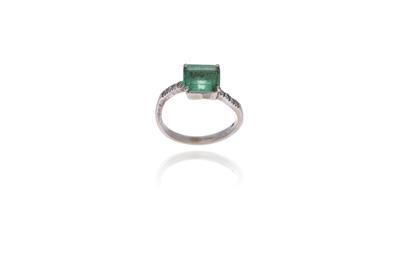 Anello con smeraldo e diamanti - Asta Preziosi Anello con smeraldo e diamanti - Asta Preziosi