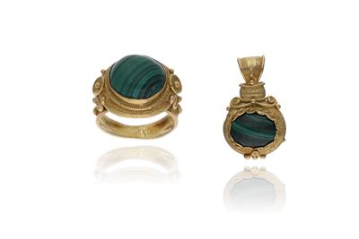 Anello e ciondolo con malachiti - Asta Preziosi Anello e ciondolo con malachiti - Asta Preziosi
