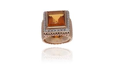 Moonlight, anello con quarzo e diamanti - Asta Preziosi Moonlight, anello con quarzo e diamanti - Asta Preziosi