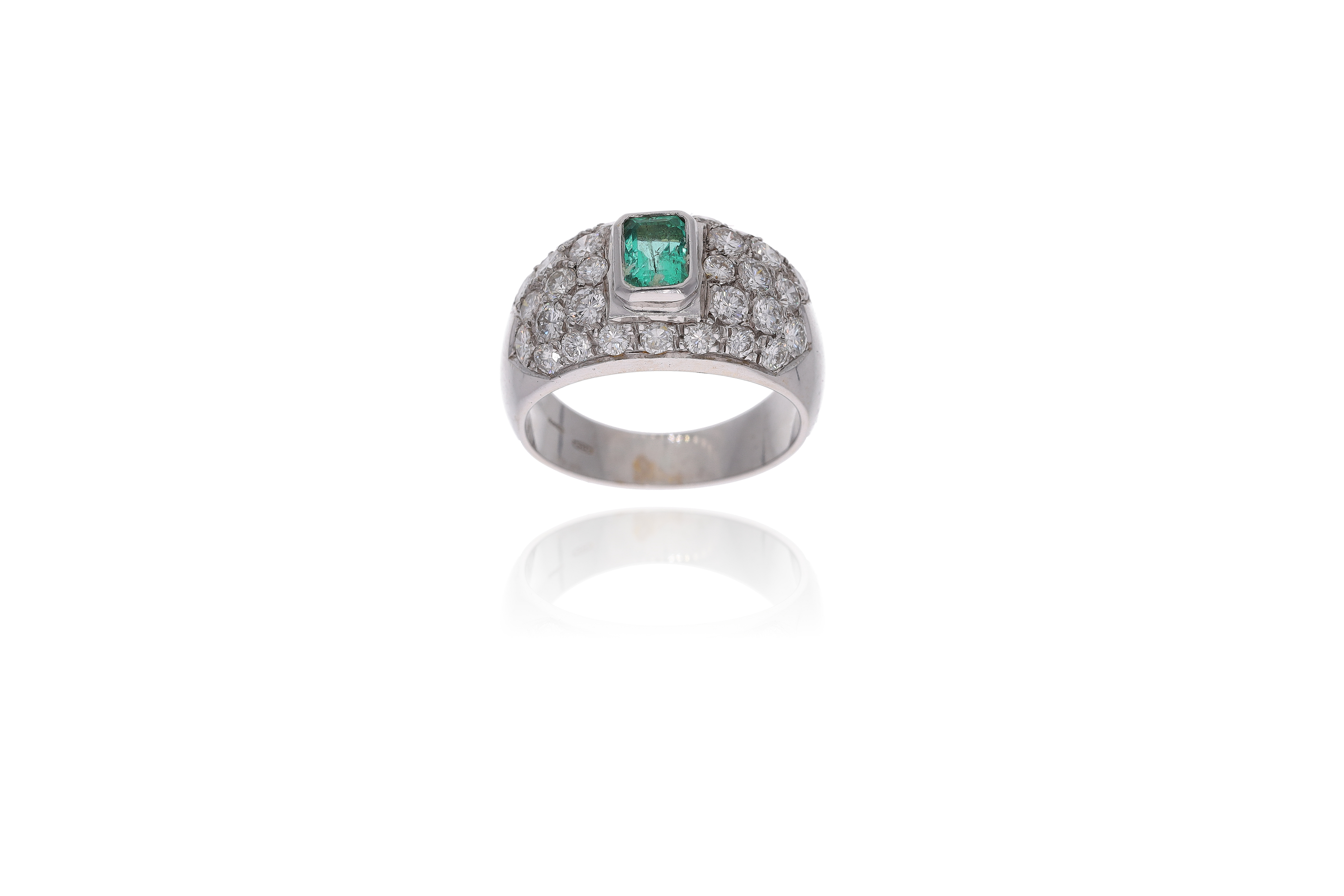 Anello con smeraldo e diamanti - Asta Preziosi