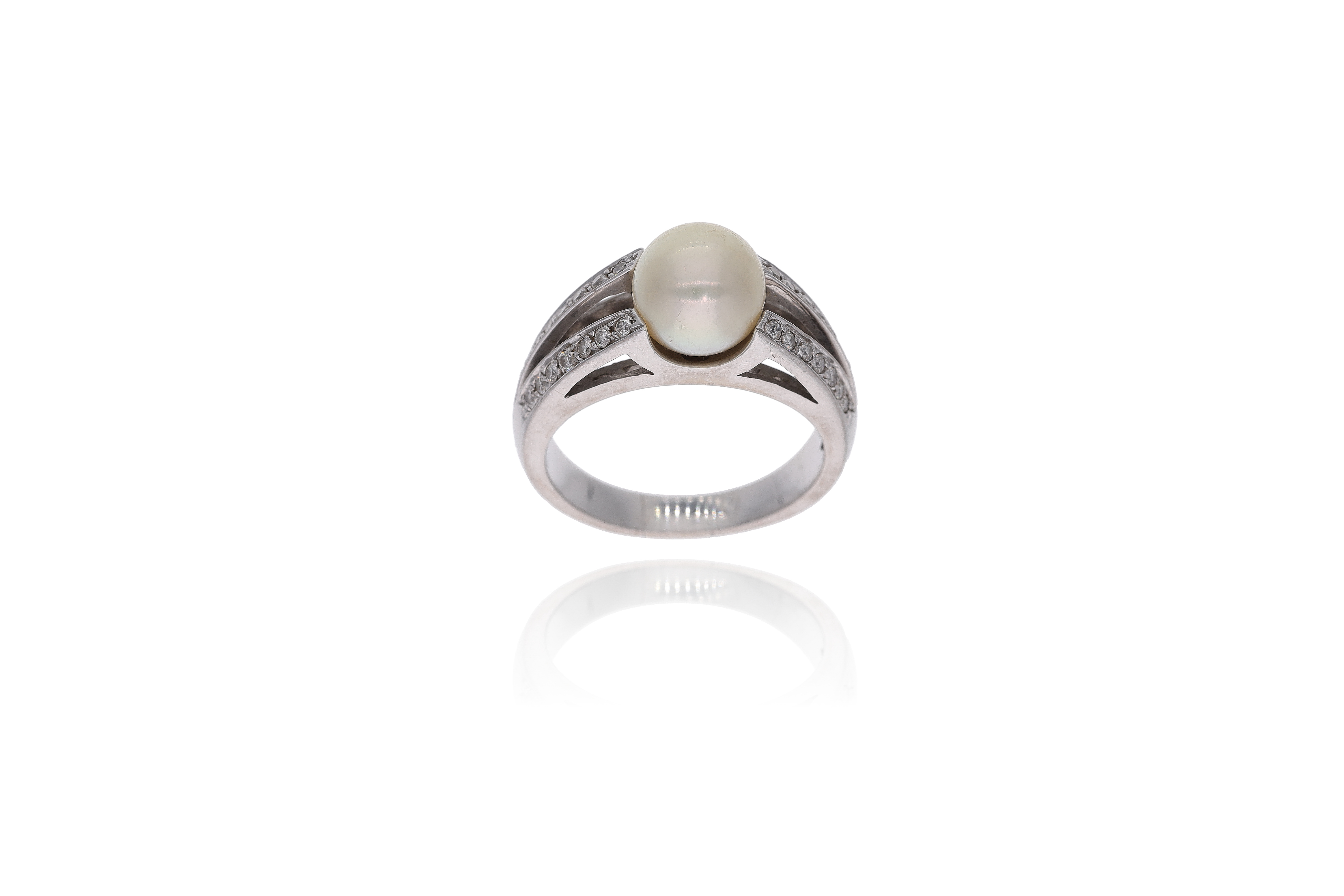 Anello con perla e diamanti - Asta Preziosi