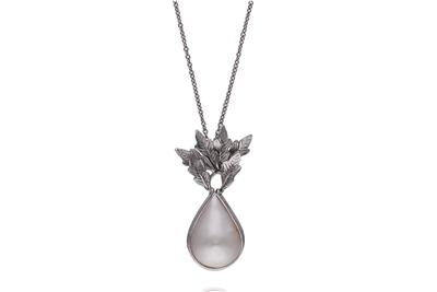 Collana con ciondolo con perla mabe' - Asta Preziosi Collana con ciondolo con perla mabe' - Asta Preziosi