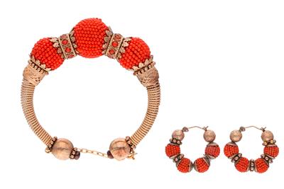 Parure bracciale e paio di orecchini con coralli - 