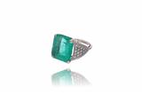 Anello con smeraldo e diamanti - 