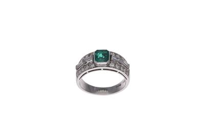 Anello con smeraldo e diamanti - Asta Preziosi