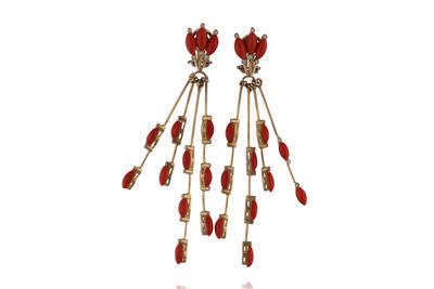 Paio di orecchini con corallo e diamanti - Asta Preziosi