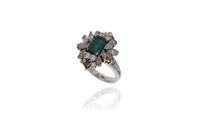 Anello con smeraldo e diamanti - Asta Preziosi