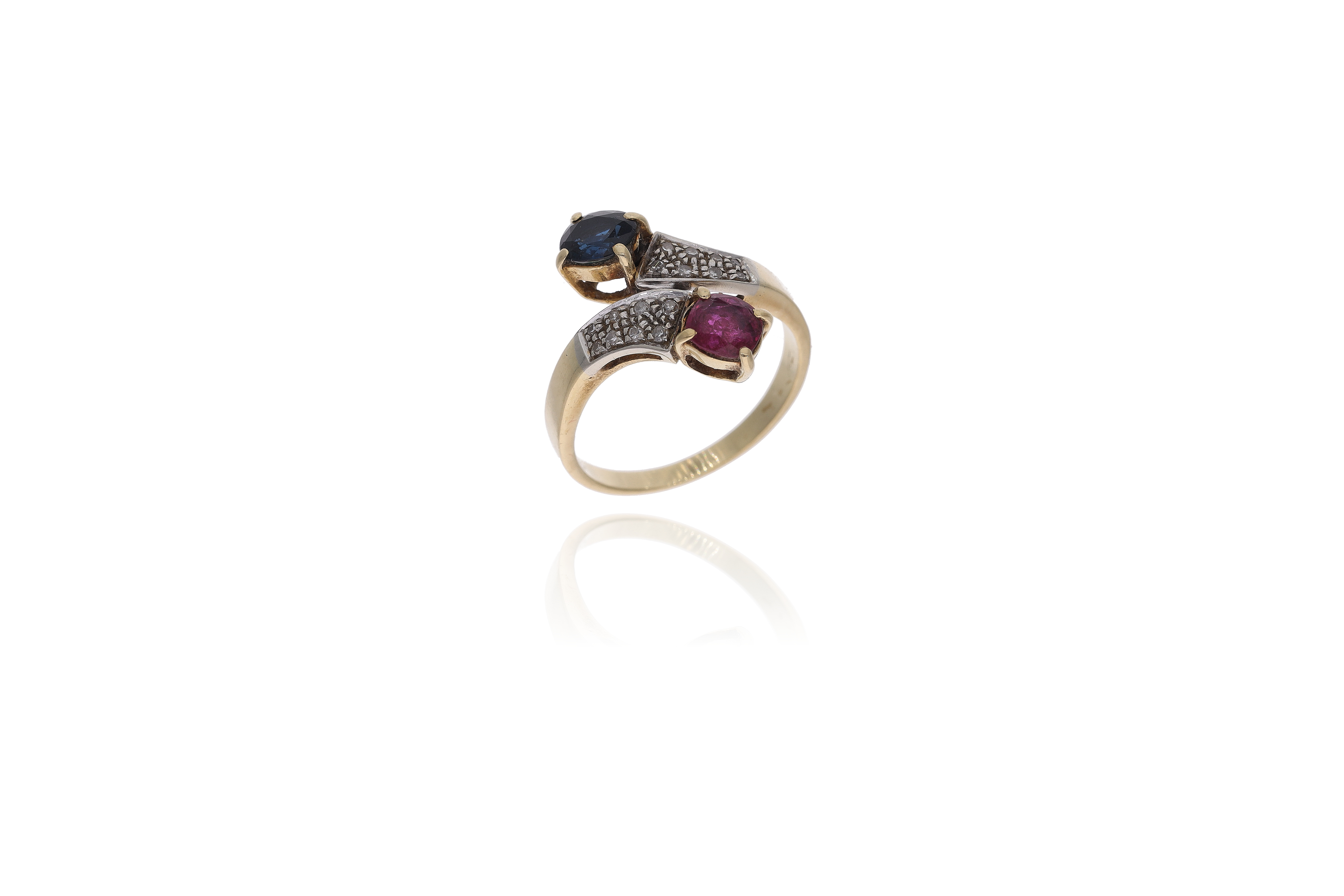 Anello con diamanti, rubino e zaffiro - Asta Preziosi