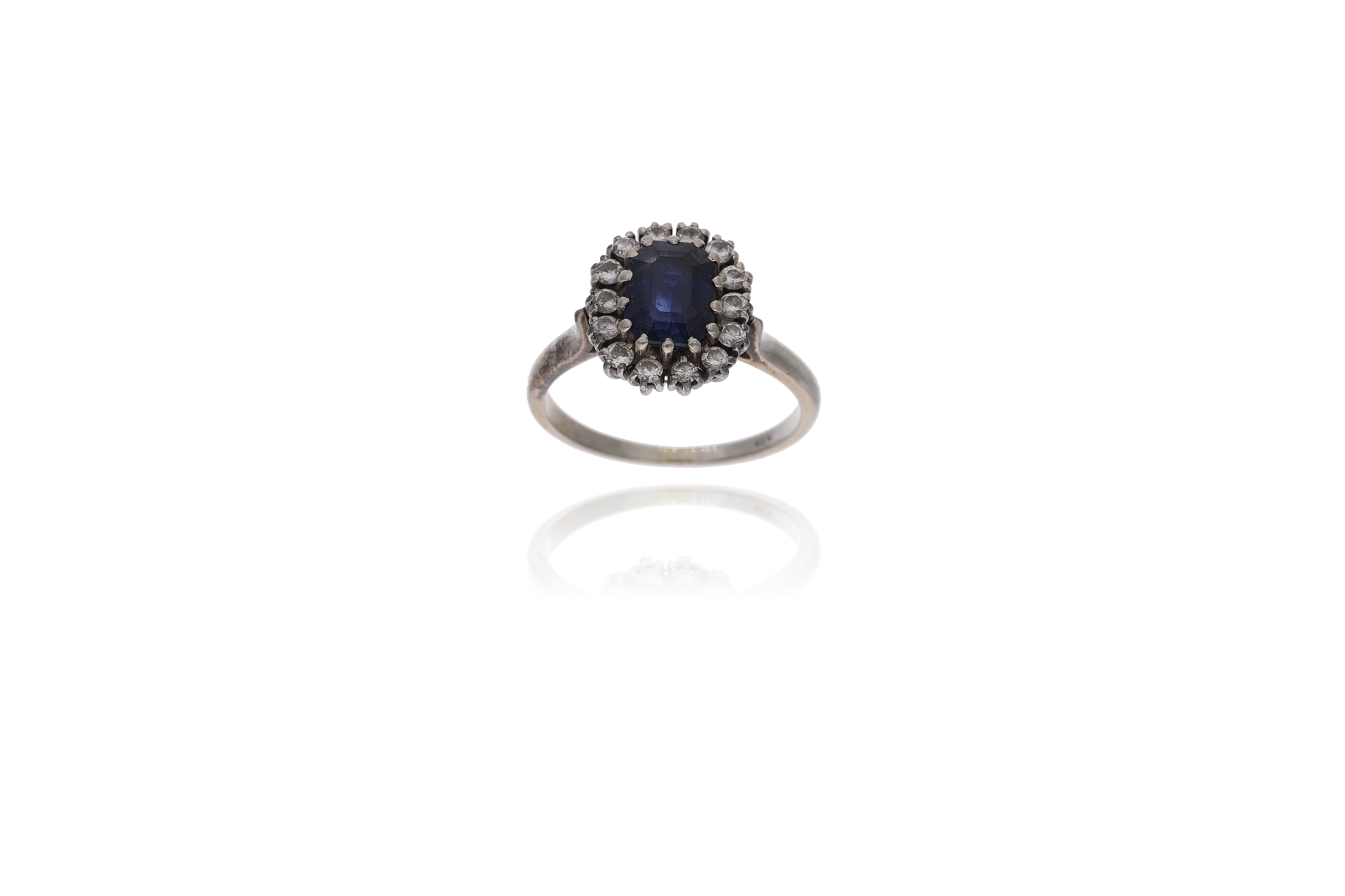 Anello con zaffiro e diamanti - Asta Preziosi
