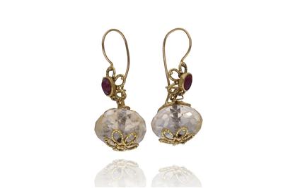 Paio di orecchini con quarzi e rubini - Asta Preziosi