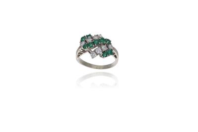 Anello con diamanti e smeraldi, - Asta Preziosi