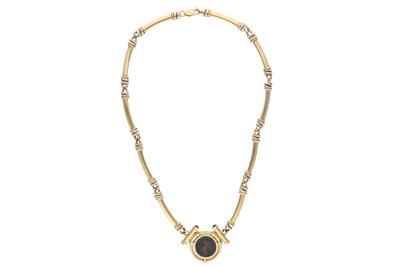 Collana con medaglia e pietre - Asta Preziosi