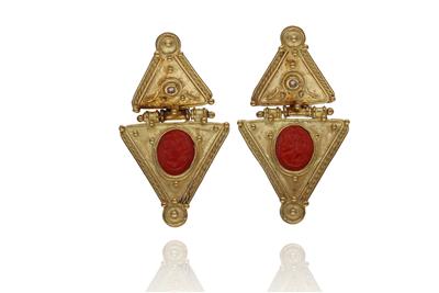 Paio di orecchini con diamanti e corallo - Asta Preziosi