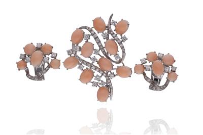 Parure, spilla e paio di orecchini con corallo e diamanti - Asta Preziosi