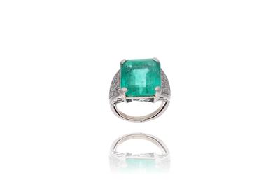 Anello con smeraldo e diamanti - Asta Preziosi Anello con smeraldo e diamanti - Asta Preziosi