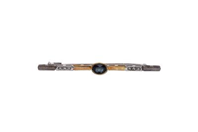 Spilla con zaffiro e diamanti - Asta Preziosi Spilla con zaffiro e diamanti - Asta Preziosi