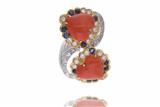 Anello con coralli, diamanti e zaffiri - Asta Preziosi Anello con coralli, diamanti e zaffiri - Asta Preziosi