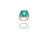 Anello con smeraldo e diamanti - Asta Preziosi Anello con smeraldo e diamanti - Asta Preziosi