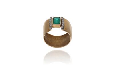 Anello con diamanti e smeraldo - Asta Preziosi