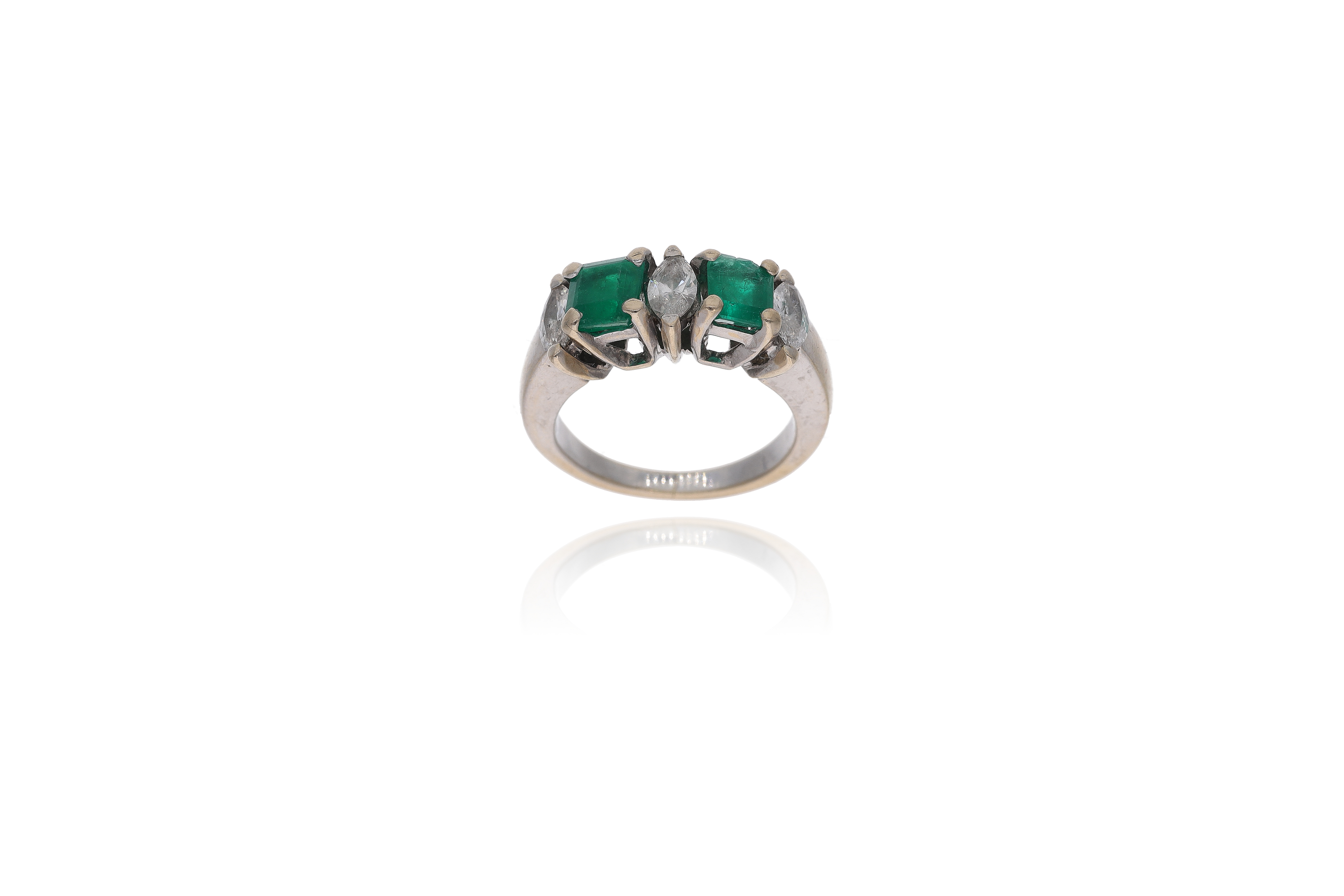 Anello con diamanti e smeraldi - Asta Preziosi