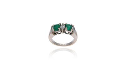 Anello con diamanti e smeraldi - Asta Preziosi Anello con diamanti e smeraldi - Asta Preziosi