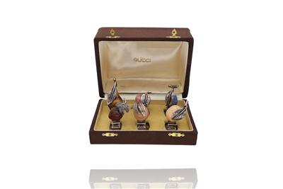 Gucci, sei segnaposto in argento con occhio di tigre, sodalite, rodocrosite e pietre naturali - Asta Preziosi Gucci, sei segnaposto in argento con occhio di tigre, sodalite, rodocrosite e pietre naturali - Asta Preziosi