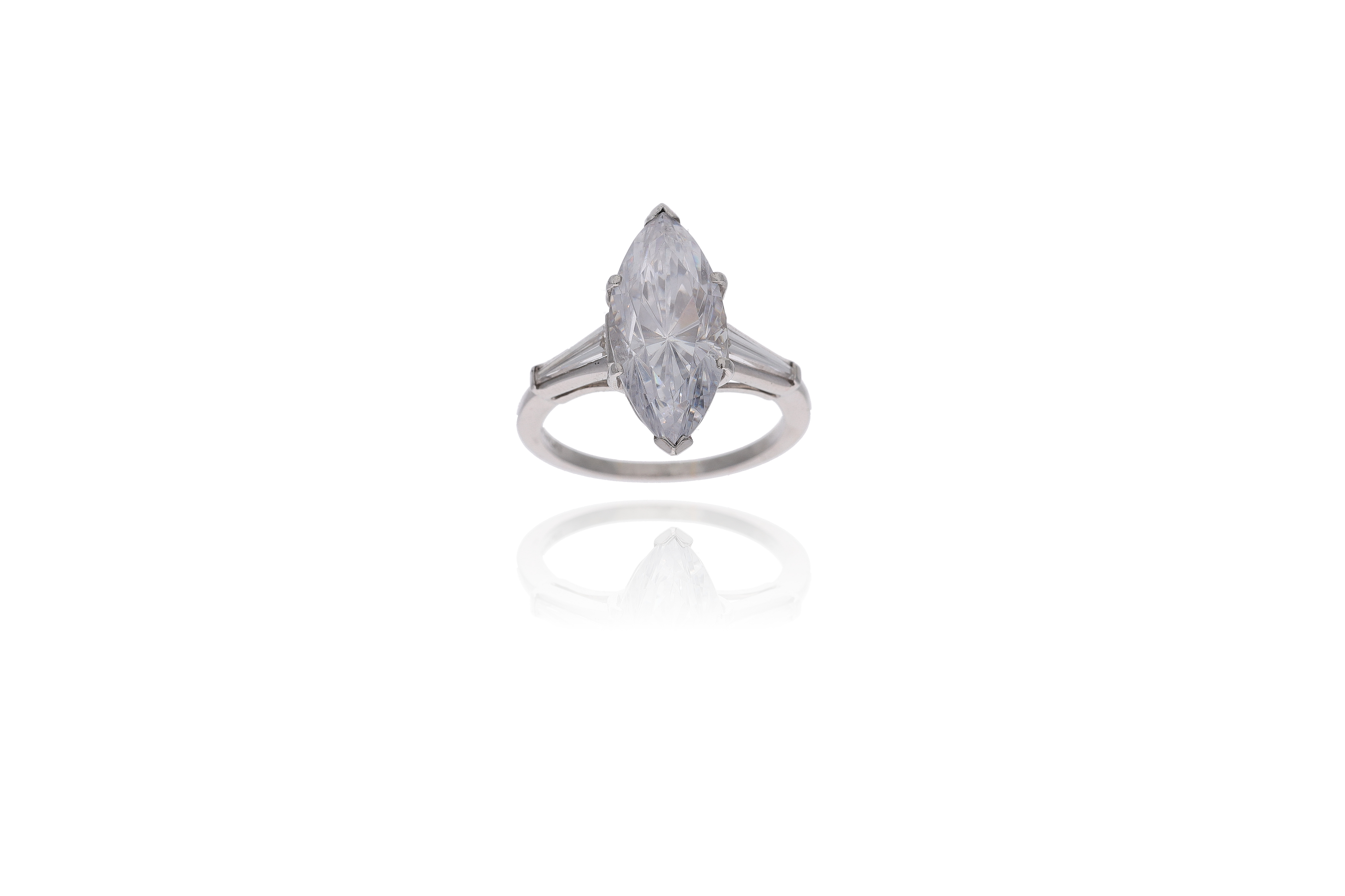 Anello con pietra centrale e diamanti - Asta Preziosi