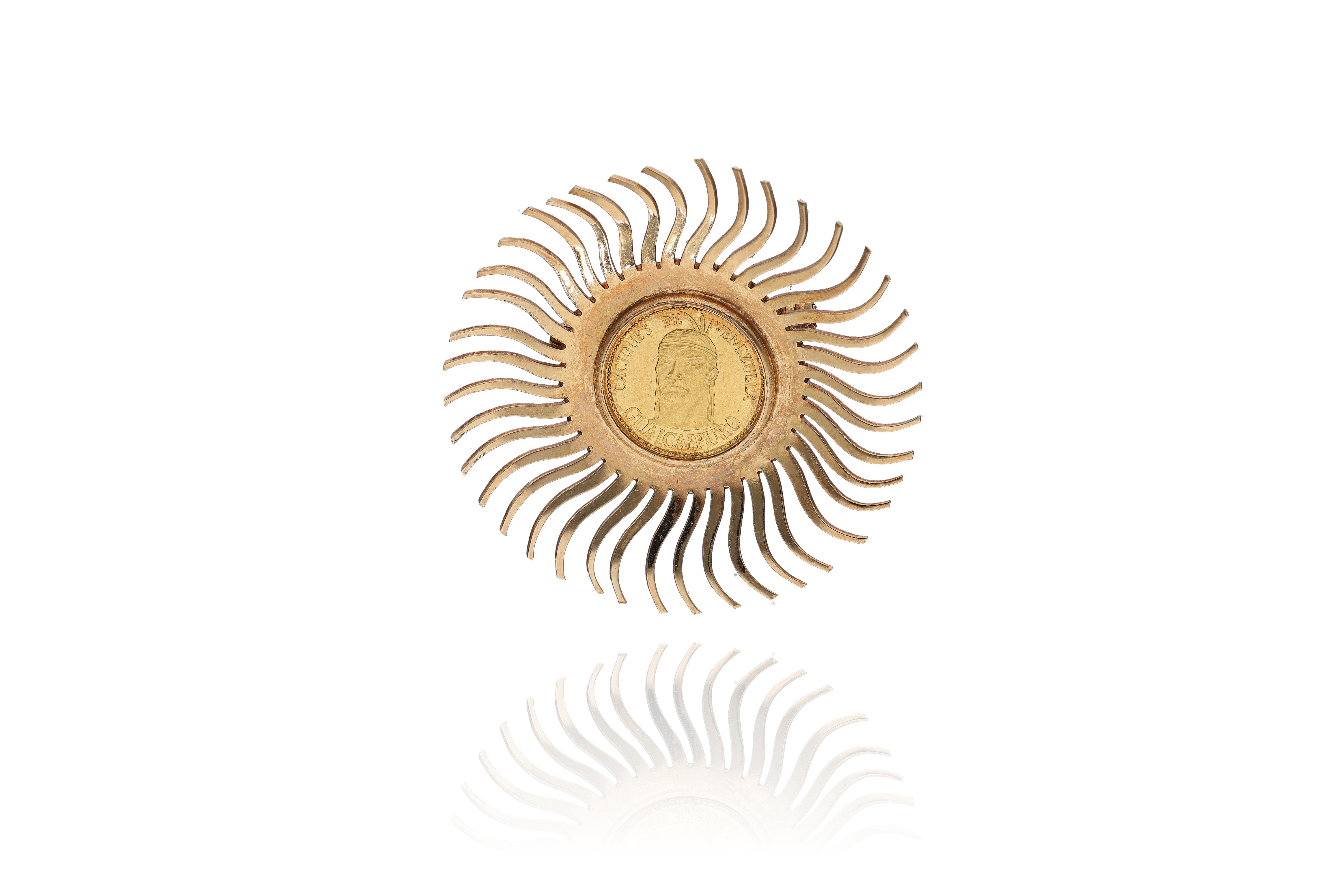Spilla con medaglia in oro - Asta Preziosi