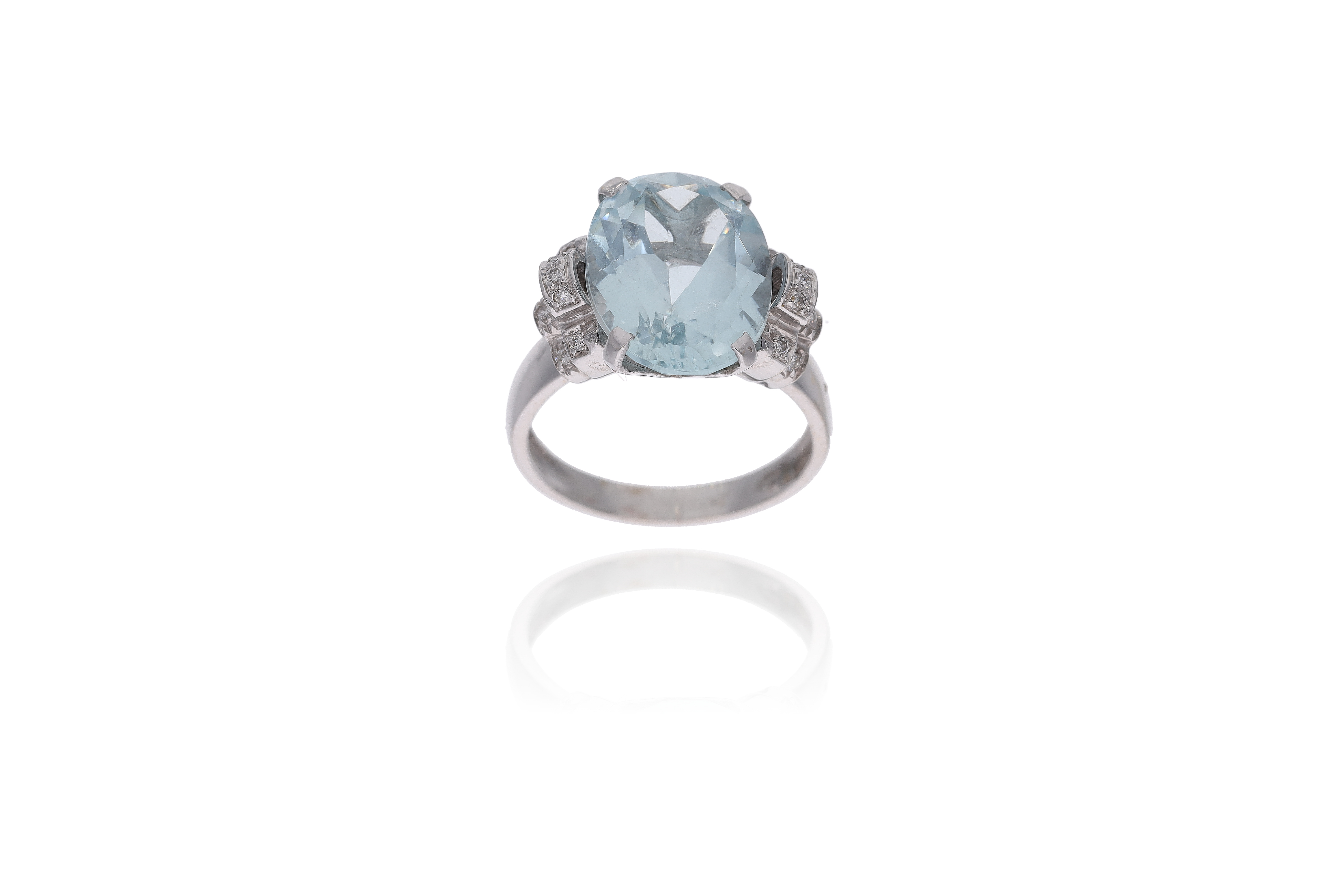 Anello con acquamarina e diamanti - Asta Preziosi