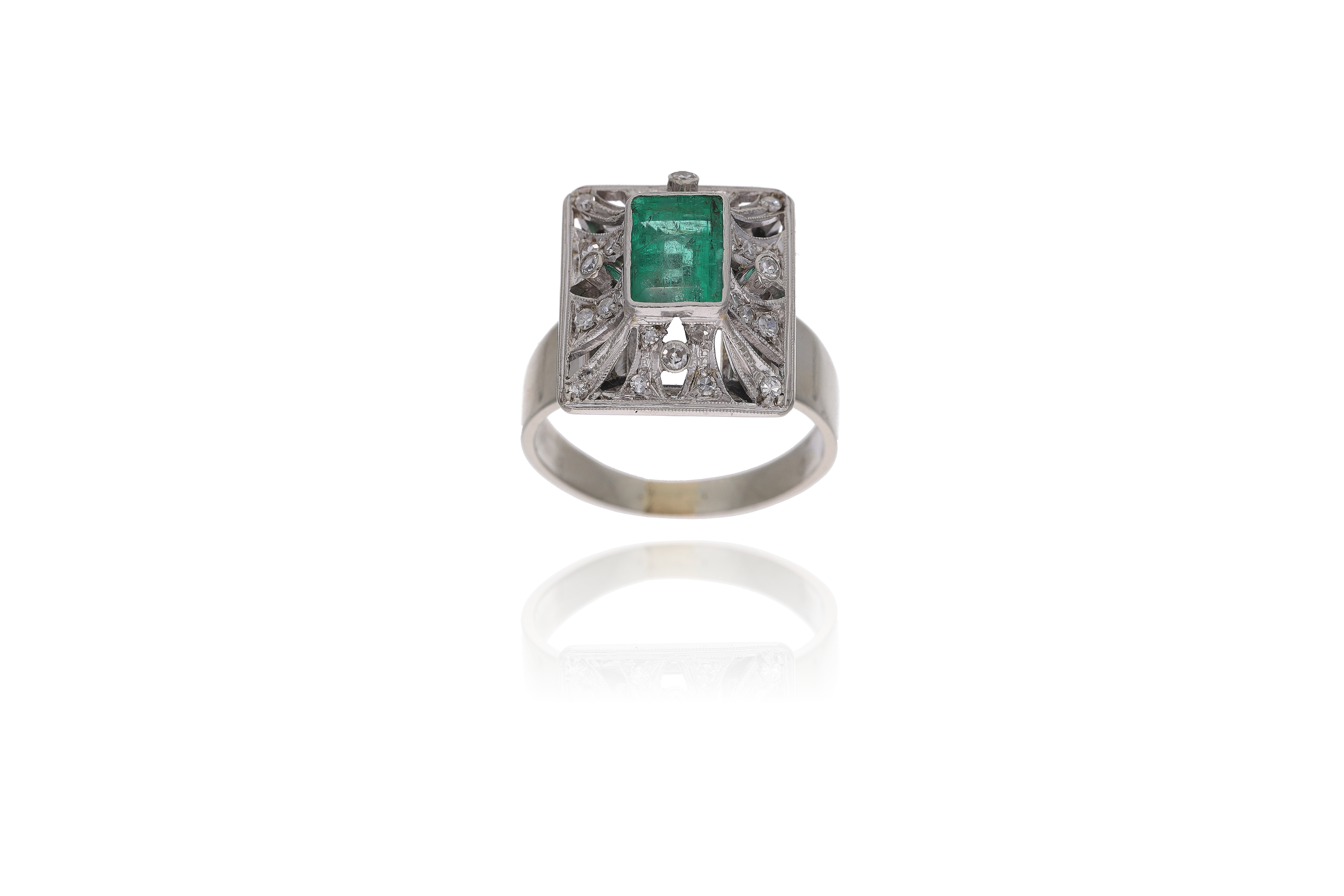 Anello con diamanti e smeraldo - Asta Preziosi