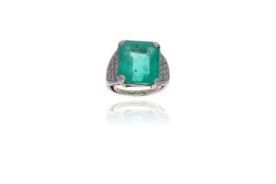 Anello con smeraldo e diamanti - Asta Preziosi Anello con smeraldo e diamanti - Asta Preziosi