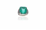 Anello con smeraldo e diamanti - Asta Preziosi Anello con smeraldo e diamanti - Asta Preziosi