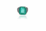 Anello con smeraldo e diamanti - Asta Preziosi Anello con smeraldo e diamanti - Asta Preziosi