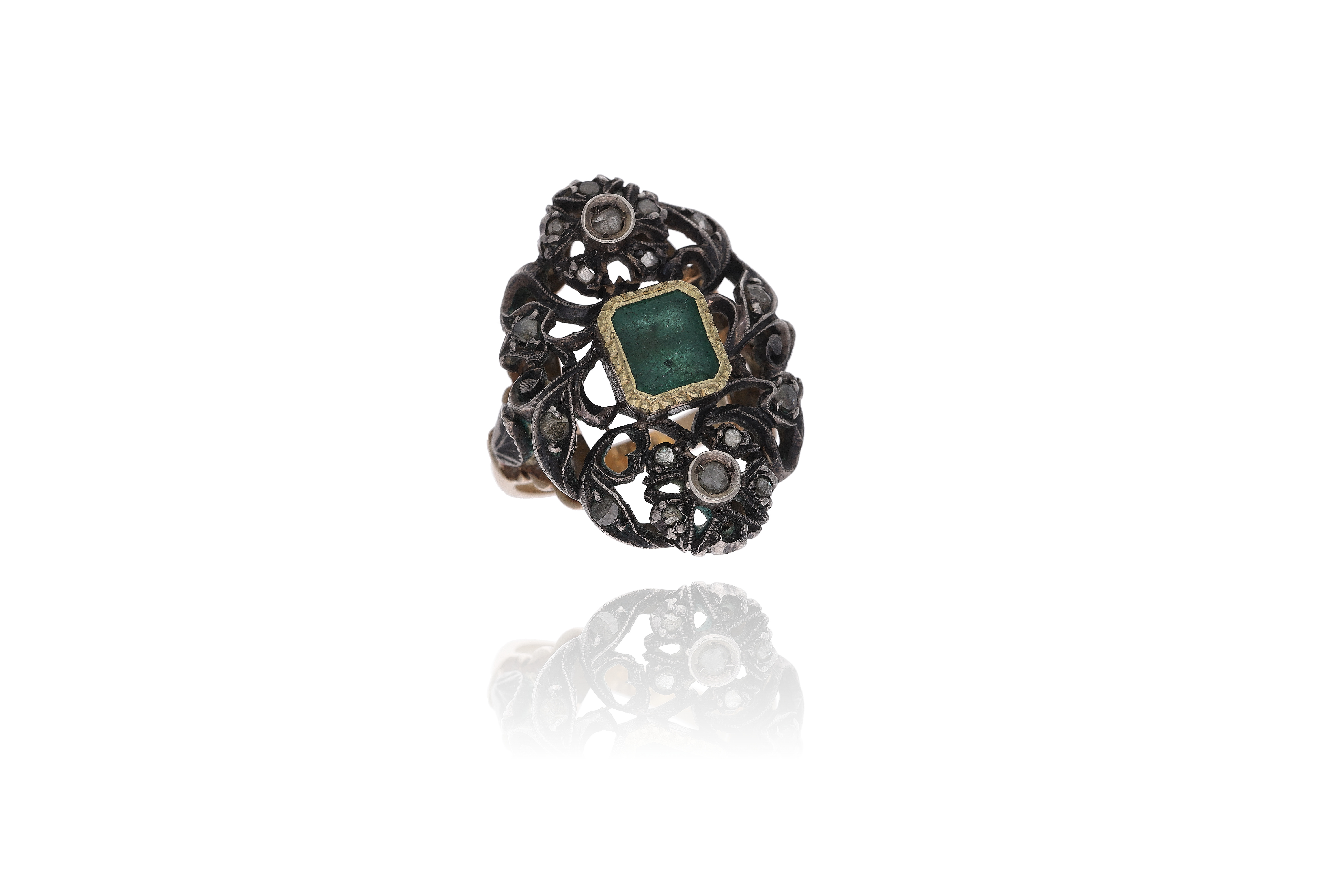Anello con diamanti e smeraldo - Asta Preziosi