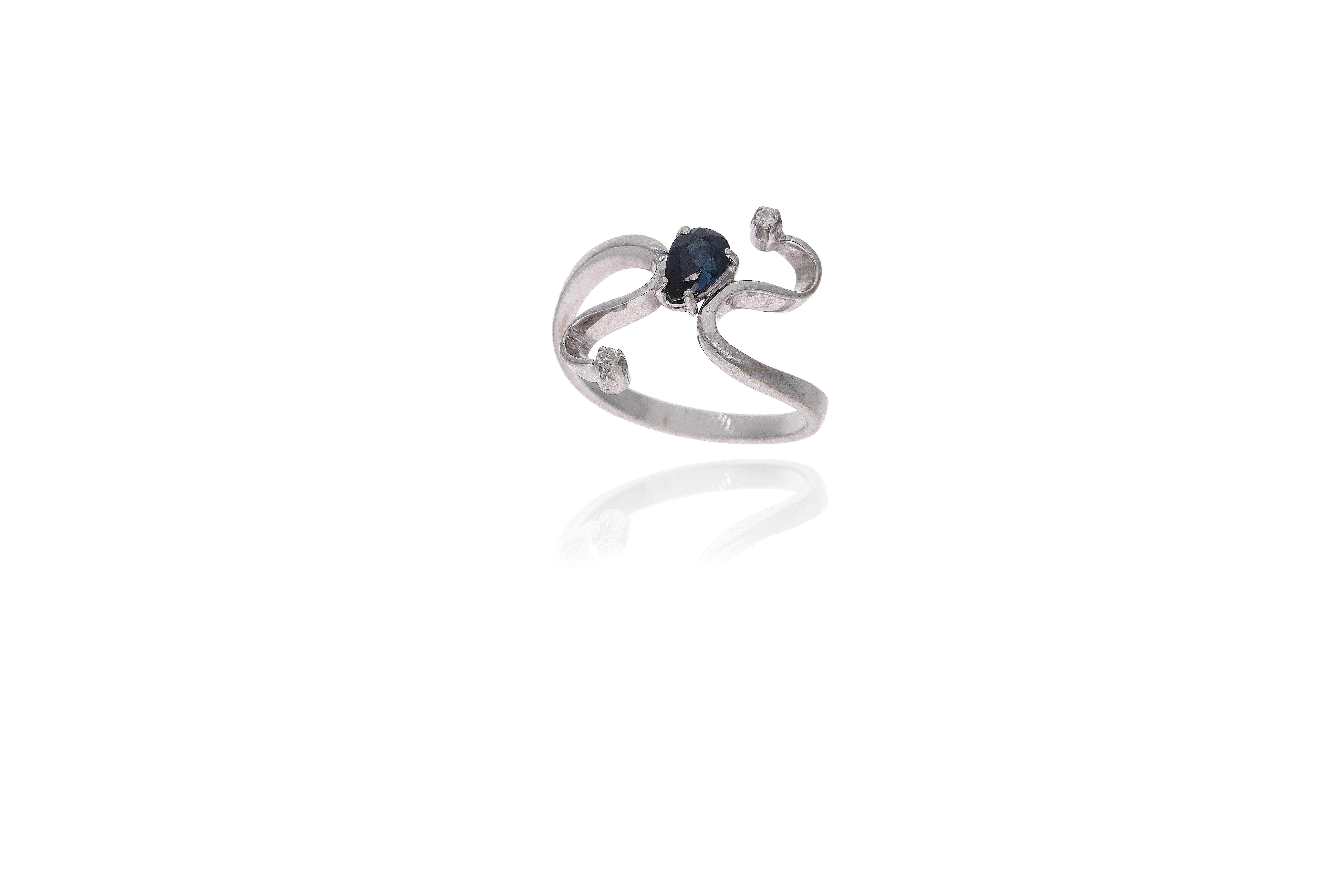 Anello con diamanti e zaffiro - Asta Preziosi