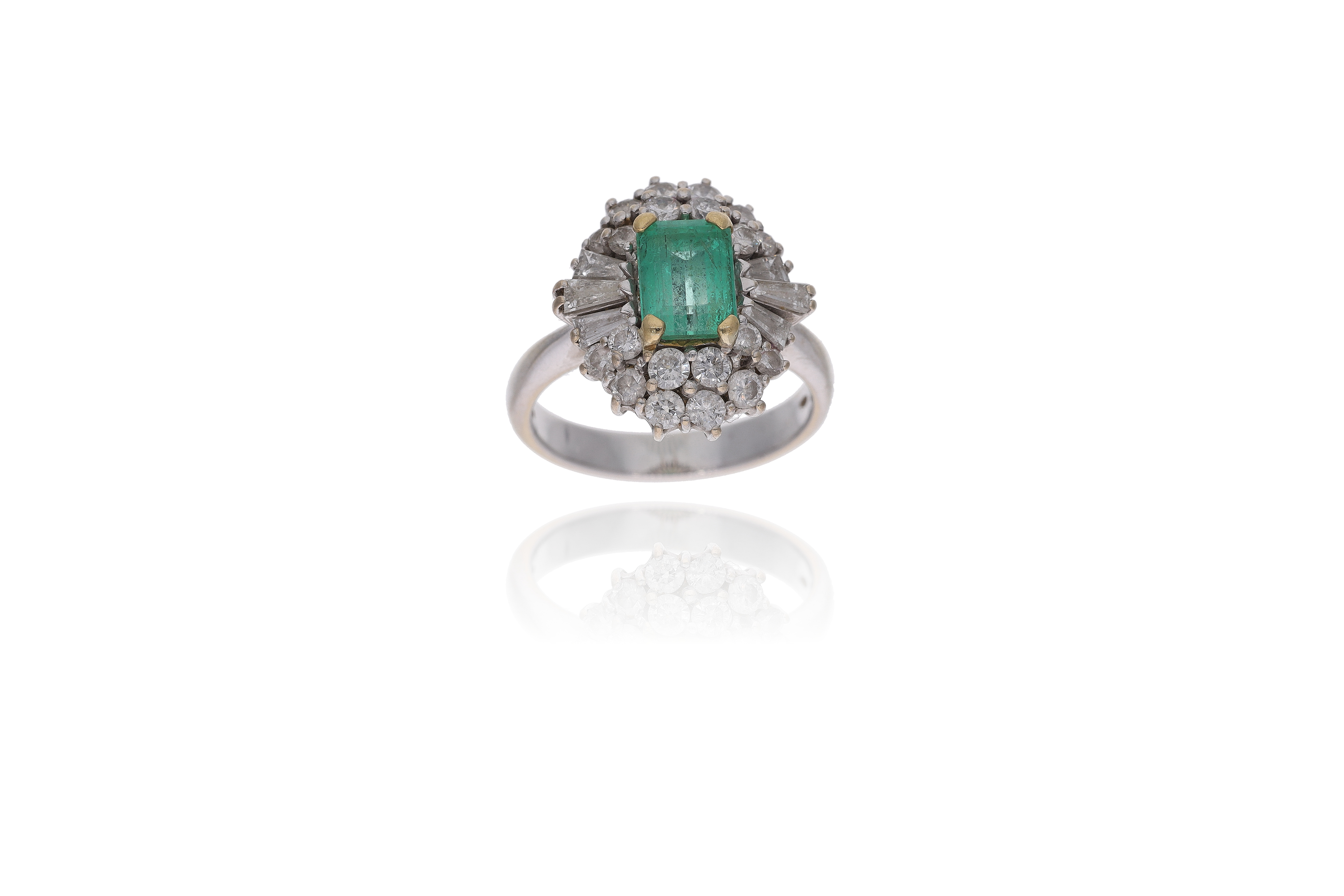 Anello con smeraldo e diamanti - Asta Preziosi