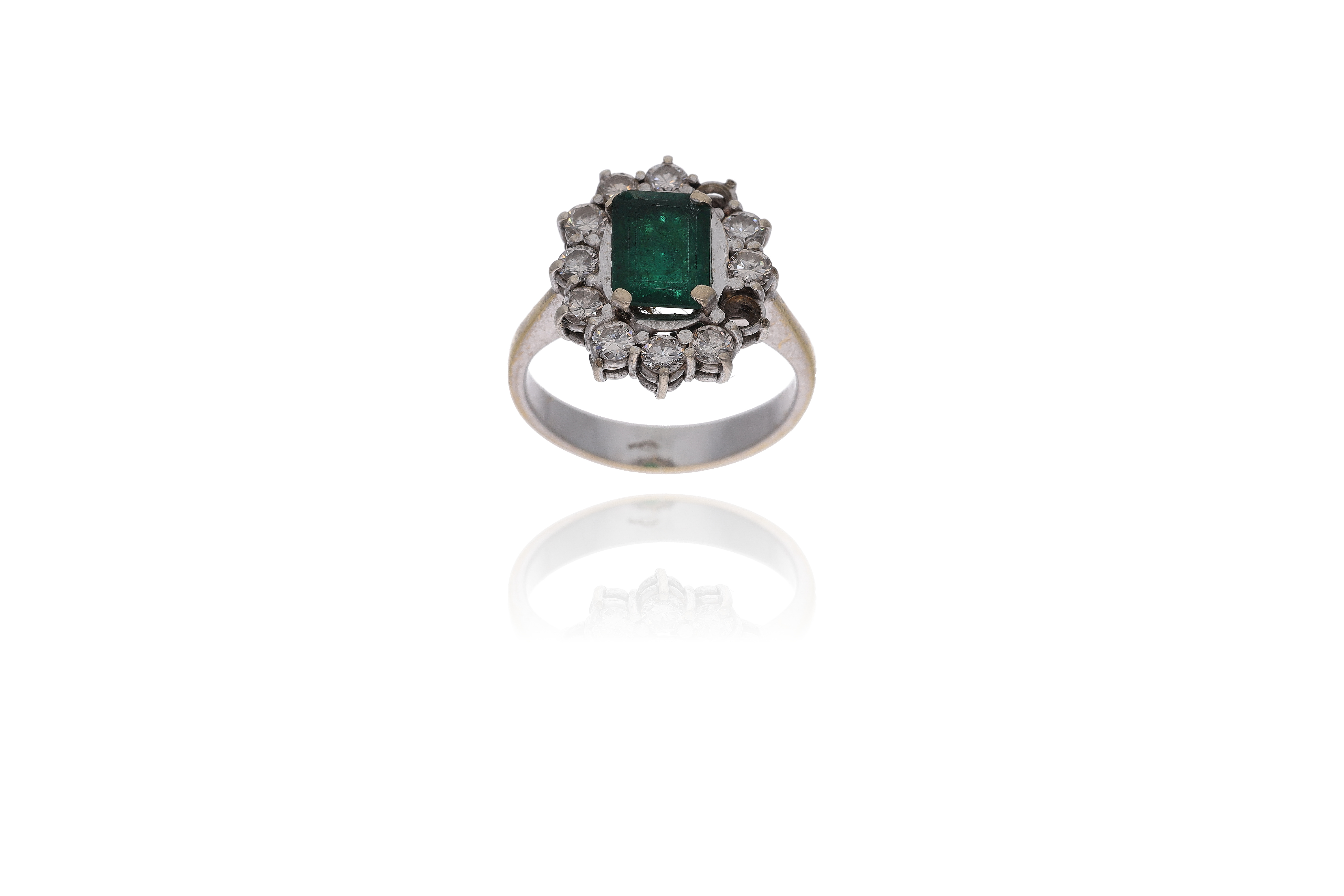 Anello con diamanti e smeraldo - Asta Preziosi