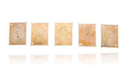 Cinque francobolli con diamanti - Asta Preziosi