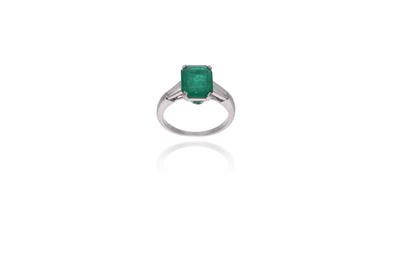 Anello con smeraldo e diamanti - Asta Preziosi Anello con smeraldo e diamanti - Asta Preziosi