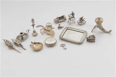 Sedici miniature in argento - Asta Preziosi