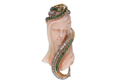 Spilla con corallo, diamanti, smeraldi e pietre - Asta Preziosi Spilla con corallo, diamanti, smeraldi e pietre - Asta Preziosi