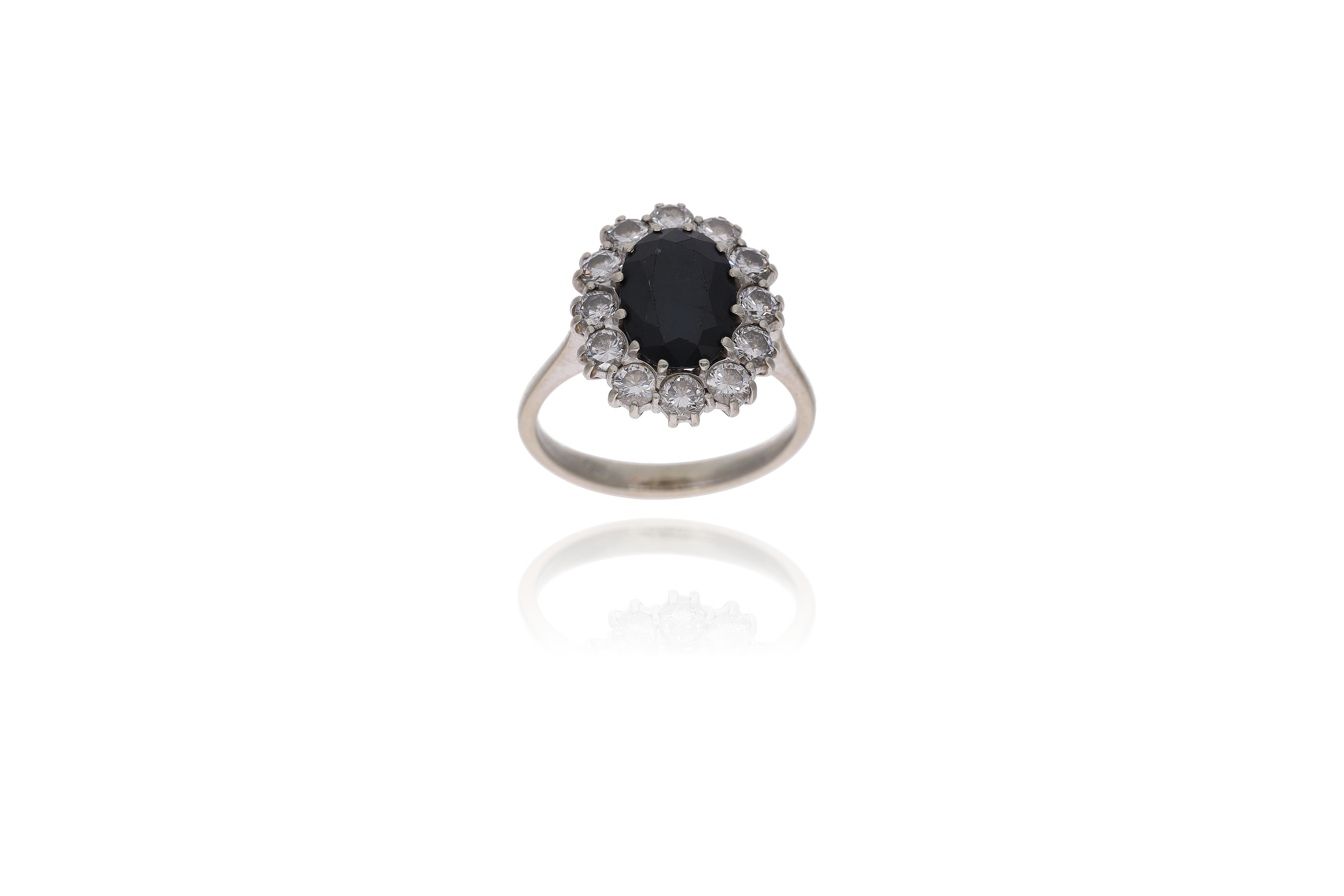 Anello con zaffiro e diamanti - Asta Preziosi