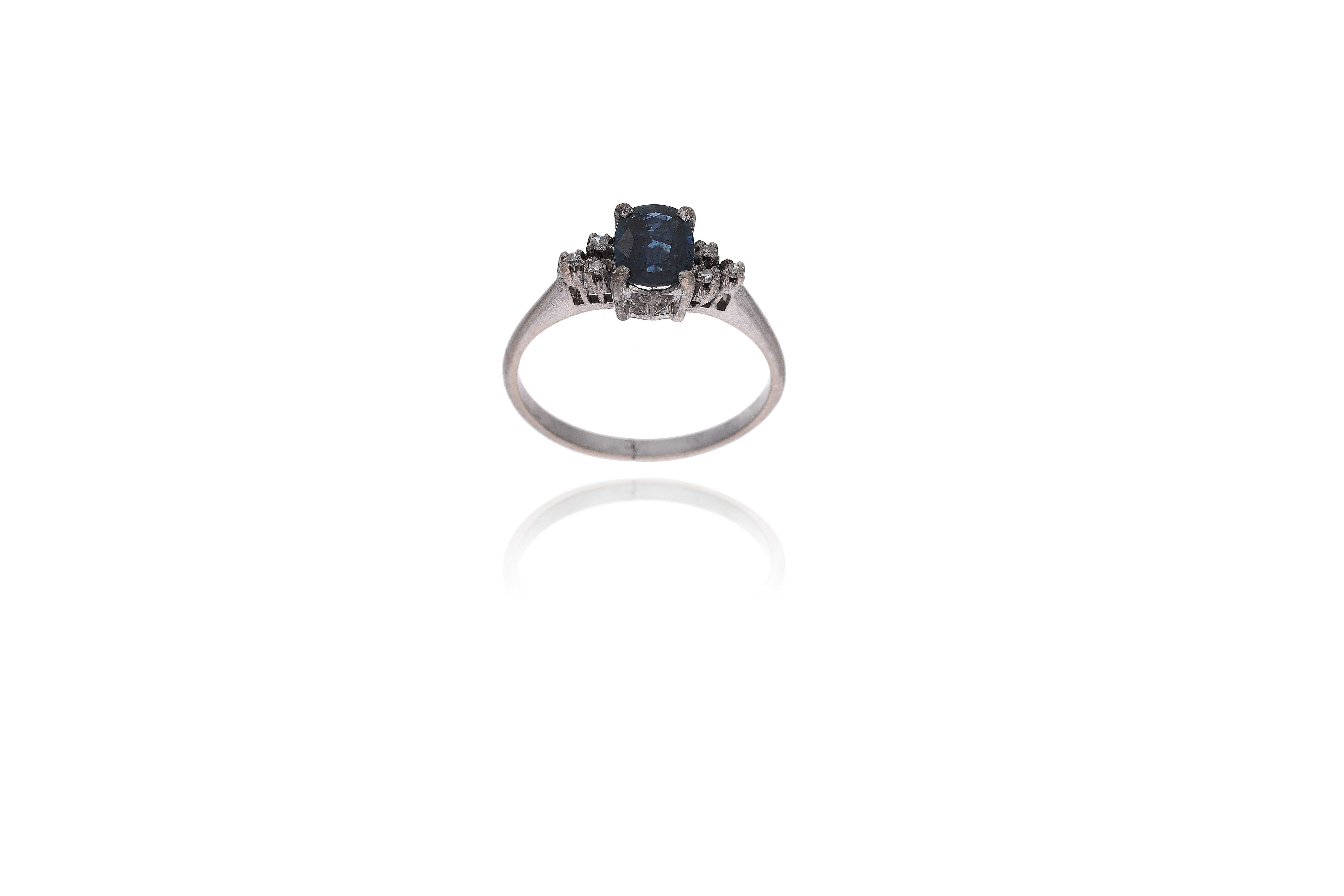 Anello con zaffiro e diamanti - Asta Preziosi