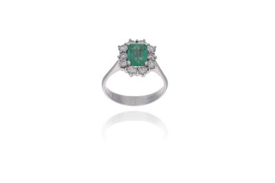 Anello con smeraldo e diamanti - Asta Preziosi Anello con smeraldo e diamanti - Asta Preziosi