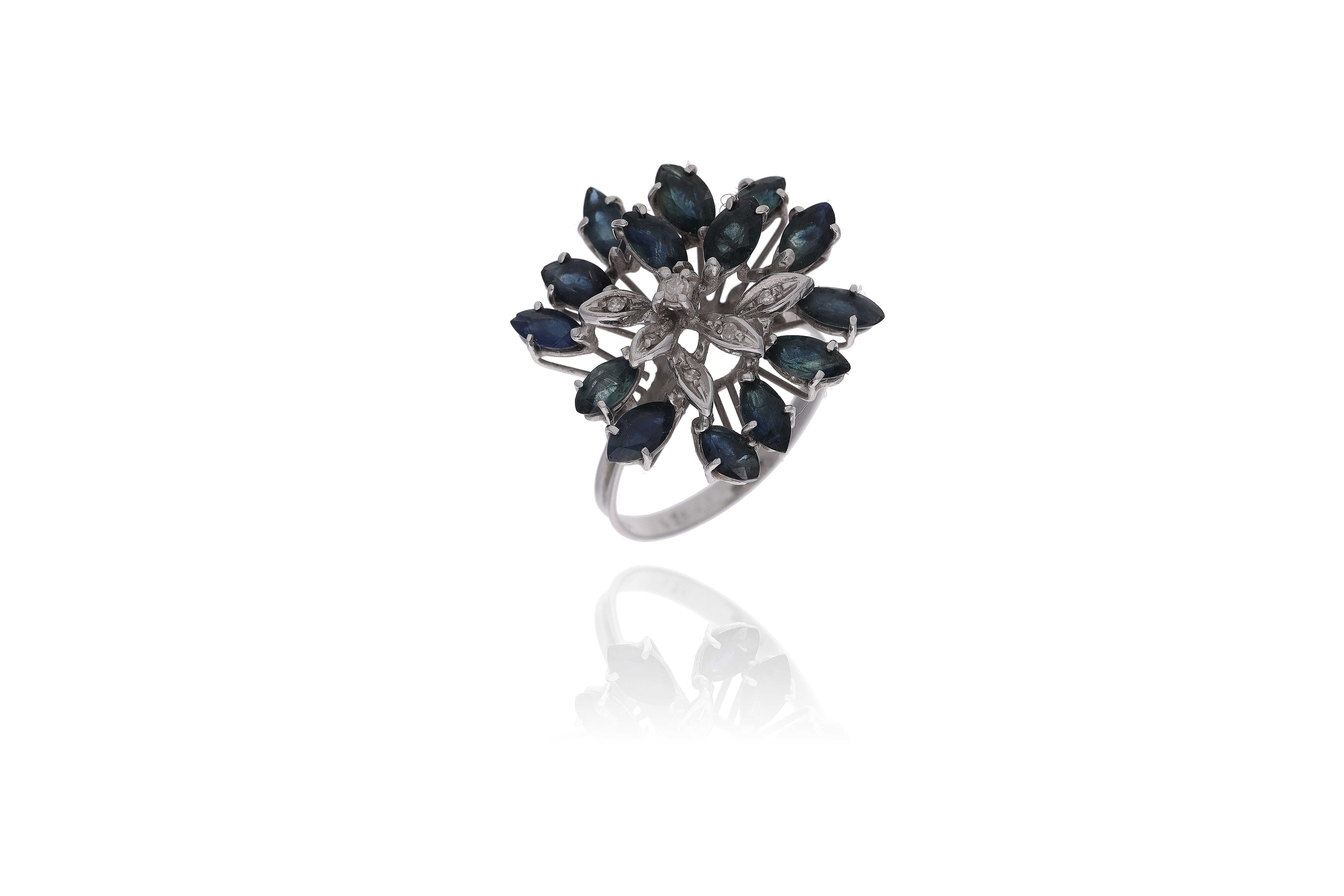 Anello con zaffiri e diamanti - Asta Preziosi