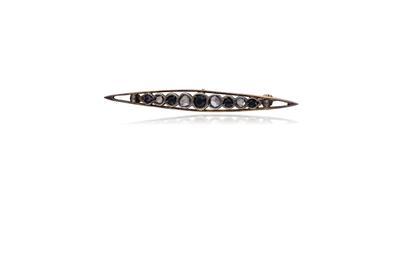 Spilla con zaffiri e diamanti - Asta Preziosi Spilla con zaffiri e diamanti - Asta Preziosi