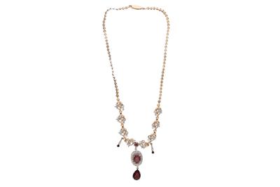 Collana con granato pietre - Asta Preziosi Collana con granato pietre - Asta Preziosi