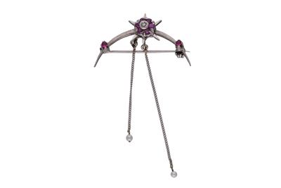 Spilla con microperle, diamante, rubini e pietre - Asta Preziosi Spilla con microperle, diamante, rubini e pietre - Asta Preziosi